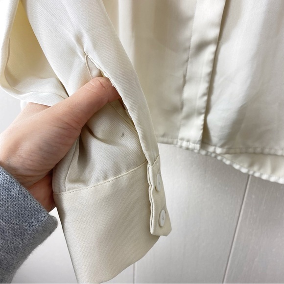 Jones Wear Beige/Ivory Long Sleeve Buttoned Blouse Size 4 - Picture 5 of 9